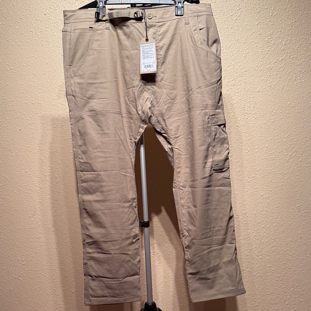 Men’s khakis cargo hiking pants size 40x30 stretch tapered leg $95​